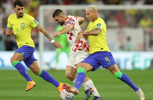 Brasil segue sina, perde para Croácia nos pênaltis e está fora da Copa